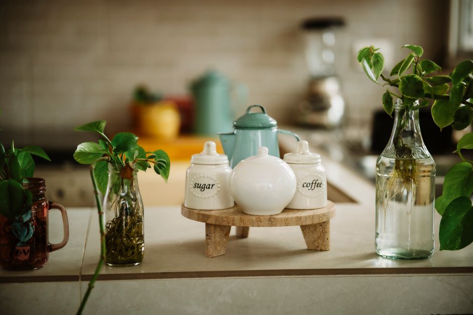 One Tray Rule For Small Kitchen Counters: Small Kitchen Counters: The One-Tray Rule That Sticks