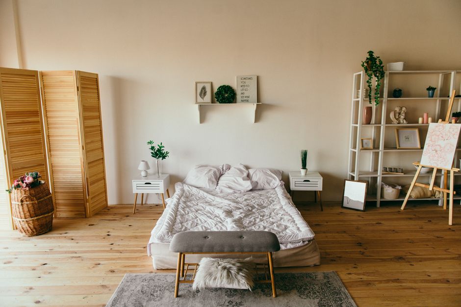 Elegant modern bedroom featuring wooden elements, soft lighting, and minimalist design. Perfect for interior inspiration.